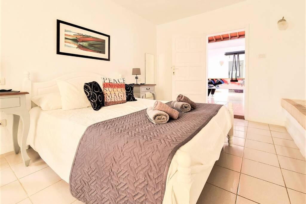 Stunning Sea View Villa With 6 Bedrooms & Heated Pool - Villa Renaissance Playa Blanca  Zimmer foto